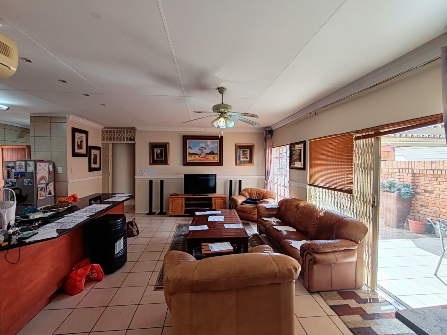 3 Bedroom Property for Sale in Van Der Hoff Park North West